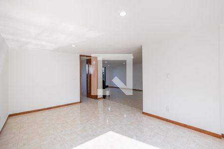 Sala - Comedor  de casa para rentar con 5 recámaras, 245m² en Ingenieros Grabadores