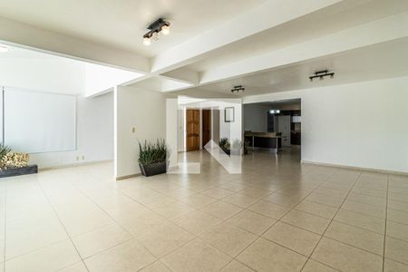 Sala - Comedor de apartamento para rentar con 4 recámaras, 320m² en Calle Lomas Del Rio