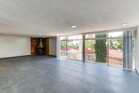 Sala - Comedor  1 de casa para rentar con 4 recámaras, 380m² en Loma Perpetua