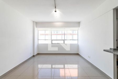 Sala - Comedor de apartamento para rentar con 2 recámaras, 70m² en Calzada San Isidro