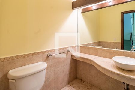 Medio baño 1 de apartamento para alugar com 3 quartos, 480m² em Copilco El Bajo, Ciudad de México