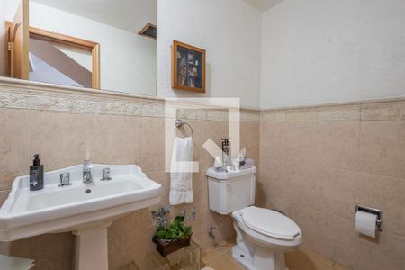 Medio Baño  de casa de condomínio para alugar com 3 quartos, 375m² em Independencia Batan Norte, Ciudad de México