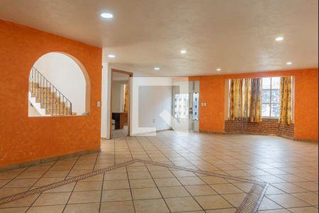 Sala - Comedor de casa para alugar com 3 quartos, 300m² em Los Framboyanes, Ciudad de México