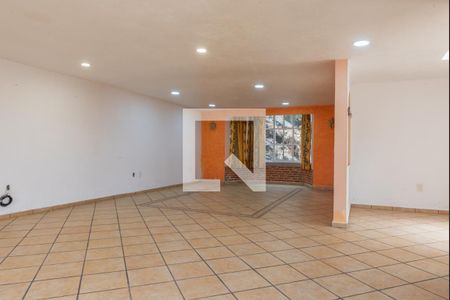Sala - Comedor de casa para alugar com 3 quartos, 300m² em Los Framboyanes, Ciudad de México