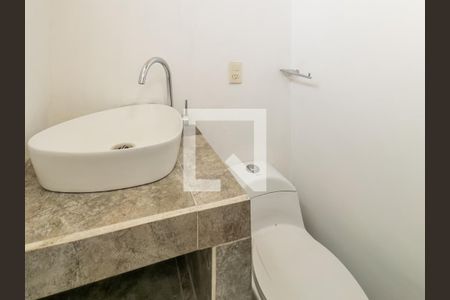 Medio baño 1 de casa para alugar com 4 quartos, 286m² em Colonia Del Lago, Ciudad de México