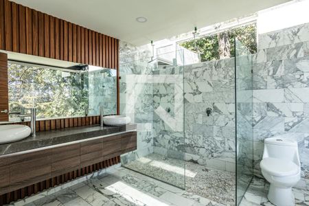 Baño de suite 1 de apartamento para alugar com 3 quartos, 219m² em San Mateo Tlaltenango, Ciudad de México