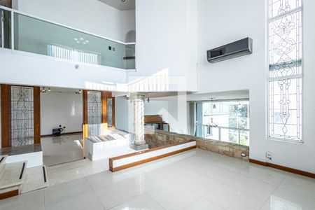 Sala - Comedor de casa para alugar com 4 quartos, 628m² em Mayorazgos Del Bosque, Ciudad López Mateos