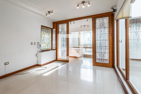 Sala de TV de casa para alugar com 4 quartos, 628m² em Mayorazgos Del Bosque, Ciudad López Mateos