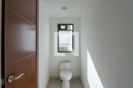 Medio baño  de casa para alugar com 3 quartos, 350m² em Niño Jesús, Ciudad de México