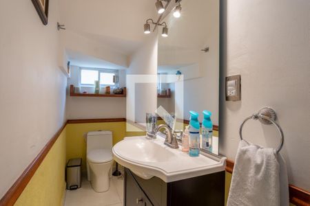 Medio baño  de casa de condomínio para alugar com 3 quartos, 208m² em El Molino, Ciudad de México