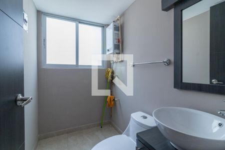 Medio baño - Área se servicio de apartamento para alugar com 1 quarto, 55m² em Portales Oriente, Ciudad de México